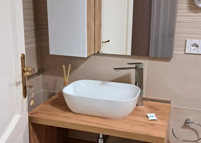 Teresa فندق مبيت وإفطار Oschiri